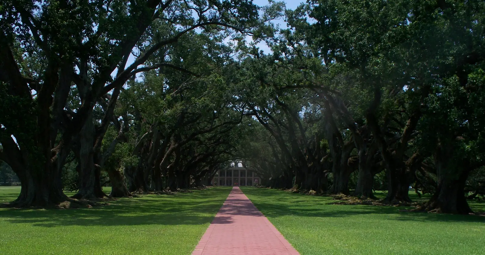 Historiska Oak Alley Plantation vid Mississippi nära New Orleans